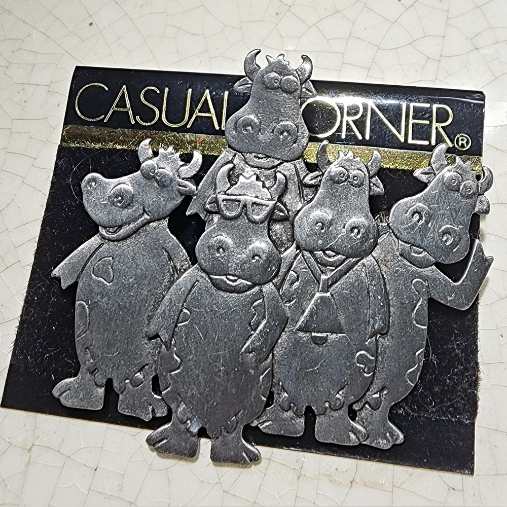 JJ vintage Funny, quirky, campy, whimsical cow family portrait brooch